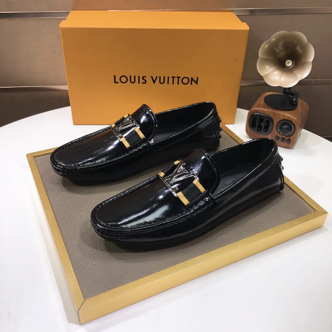 Men's men's shoes 💰420💰 [LV Doudou Shoes] (sheepskin lining) new model is on the market, available on the official website. The new Doudou shoes are processed into single-color materials, and the uppers are made of imported cowhide material. The body of the shoe is fully hemmed with mark thread, and is lined with imported original cowhide leather. The elegant shoe shape is super suitable for all-matching, and the size is 38-44.